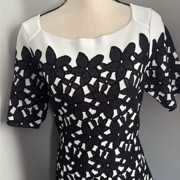 Milly Black & White Floral Mesh Jacquard Sheath Dress Size Large Retail $395 - Picture 5 of 15